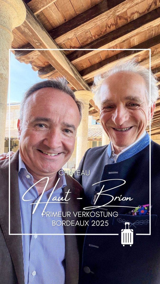 Haut-Brion! 🍷
Auf Château Haut-Brion und La Mission Haut-Brion entstand 2025 ein Jahrgang, der bereits jetzt für Begeisterung sorgt. Jean-Philippe Delmas selbst ordnet ihn in die Reihe der großen Jahrgänge wie 2022, 2016 und 2010 ein. Für Quintus sei es sogar der beste Jahrgang aller Zeiten.
Wir waren vor Ort auf La Mission Haut-Brion und konnten sowohl die Rot- als auch die Weißweine verkosten. Was sofort auffiel: Diese beeindruckende Balance. Kraft und Fülle treffen auf Präzision, Frische und bemerkenswerte Länge.
Besonders Haut-Brion Rouge begeisterte mit seiner verführerischen Süße in der Frucht, enormer Komplexität und einer Struktur, die den Wein nahezu mühelos trägt. Die Weißweine? Salzigkeit, Spannung, feine Weißwein-Tannine. Schlicht ein perfektes Line-up.
#ungerweine #HautBrion #LaMissionHautBrion #Bordeaux2025 #EnPrimeur