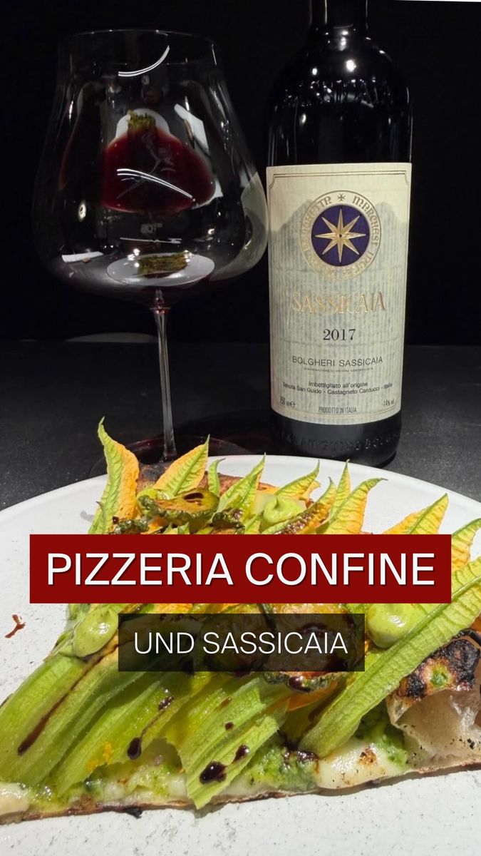Ein Mittagessen, das so begeistert, dass man nur wenige Stunden später zum Abendessen zurückkehrt?
Das ist uns tatsächlich noch nie passiert. Bis zu unserem Besuch im Confine in Mailand.
Beim zweiten Besuch erwartete uns dieses außergewöhnliche Menü:
Frittatina aus Spaghettoni mit rotem Thunfisch, Frühlingszwiebel-Mayonnaise und Kaviar vom geräucherten Hering
Pfannenpizza mit San-Marzano-Tomaten, Knoblauchcreme, Basilikum-Gel, Tomatencreme und Sardellenpaste
Neapolitanische Calzone mit Wirsing, mariniertem Schweinebauch und roter Garnele
Klassische Margherita mit Büffelmozzarella
Neapolitanische Pizza mit Zucchinicreme und Zucchiniblüten
Jeder Gang kreativ, präzise und geschmacklich auf höchstem Niveau. Da stellt sich unweigerlich die Frage: Warum vergibt der Guide Michelin eigentlich keine Sterne für Pizzerien?
Für uns wäre das Confine aus dem Stand ein Kandidat für zwei Sterne. ⭐️⭐️
Glauben Sie uns: Hier müssen Sie hin!
Grazie für diese beeindruckende Erfahrung. Mailand, wir kommen zurück! 🍕
#ConfineMilano #FineDining #FoodAndWine #Mailand #Winepairing