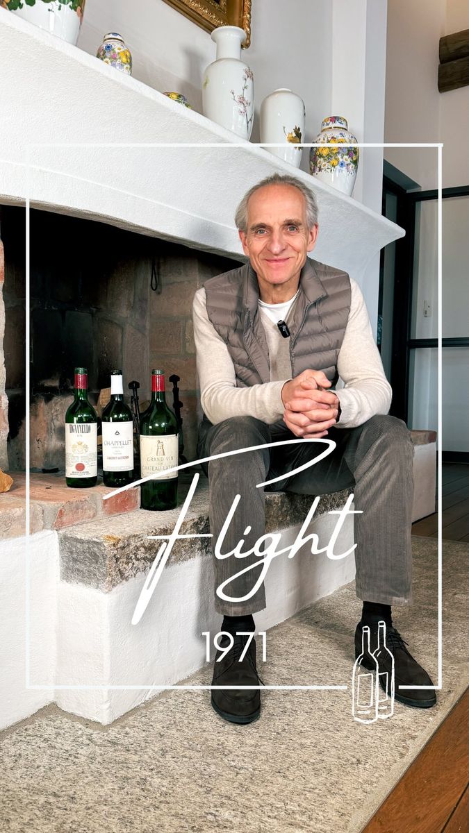 Ein Jahrgang. Drei Legenden. Eine Reise durch das Jahr 1971.
🍷 Tignanello 1971: Der erste Jahrgang überhaupt, heute eine echte Ikone der Weinwelt
🍷 Chappellet Cabernet Sauvignon 1971: Eine kalifornische Rarität aus einem Traumjahrgang
🍷 Château Latour 1971 Magnum: Ein Bordeaux-Klassiker, der 1970 in nichts nachsteht
Für unser Weihnachtstasting 2025 haben wir den Jahrgang 1971 mit drei völlig unterschiedlichen Weinen interpretiert. Das Ergebnis: außergewöhnliche Flaschen mit erstaunlicher Frische, beeindruckender Qualität und einer Seltenheit, die heute nur noch selten ins Glas kommt.
Besonders spannend: Niemand am Tisch erkannte das gemeinsame Thema des Flights. Genau das war die Idee. Die Überraschung war groß und die Begeisterung ebenso. 🍷✨
#RareWine #WineTasting #FineWine #Bordeaux #NapaValley