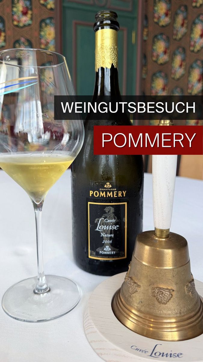 Ein besonderer Besuch bei Pommery in Reims. 🥂
30 Meter unter der Erde, 18 Kilometer Keller, rund 50 Millionen Flaschen und mittendrin historische Jahrgänge, die man nicht jeden Tag zu Gesicht bekommt.
Das Highlight unseres Besuchs: ein Pommery Blanc de Blancs 1952. Beeindruckende Frische, Reife, karamellige Noten und eine Farbe, die nach über 70 Jahren für sich spricht.
Zum Abschluss ging es noch in den Clos Pompadour, mitten hinein in einen vielversprechenden Jahrgang 2026.
Ein eindrucksvoller Blick hinter die Kulissen eines der bekanntesten Champagnerhäuser. Vielen Dank an Pommery für diesen besonderen Besuch und die großartige Gastfreundschaft. 🍾
@champagnepommery
#UngerWeine #Pommery #Champagne #Champagner #WineTravel